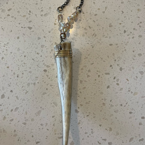 Naturally shed deer antler charm necklace. - Picture 1 of 3